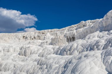 Pamukkale 'deki travertin havuzları ve terasları