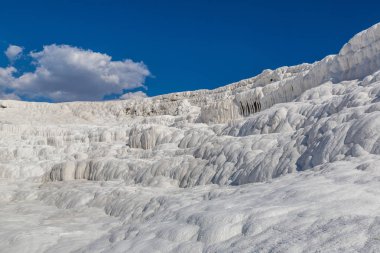 Pamukkale 'deki travertin havuzları ve terasları