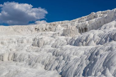 Pamukkale 'deki travertin havuzları ve terasları