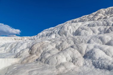 Pamukkale 'deki travertin havuzları ve terasları