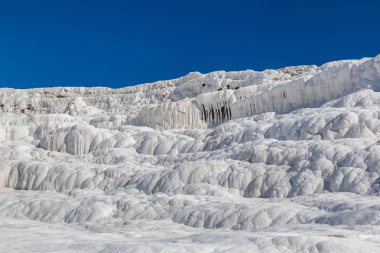 Pamukkale 'deki travertin havuzları ve terasları