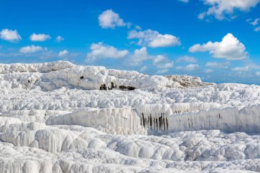 Pamukkale 'deki travertin havuzları ve terasları