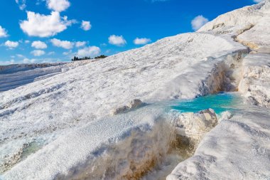 Pamukkale 'deki travertin havuzları ve terasları