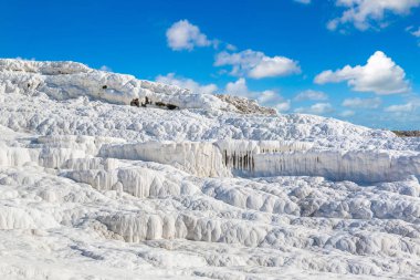 Pamukkale 'deki travertin havuzları ve terasları