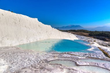 Pamukkale 'deki travertin havuzları ve terasları