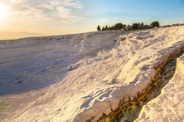 Pamukkale 'deki travertin havuzları ve terasları