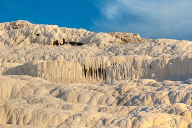 Pamukkale 'deki travertin havuzları ve terasları