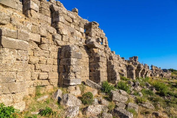 Ruinas de la antigua ciudad en Side, Turquía — Foto de Stock