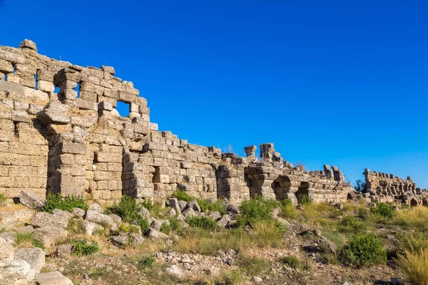 Ruinas de la antigua ciudad en Side, Turquía — Foto de Stock