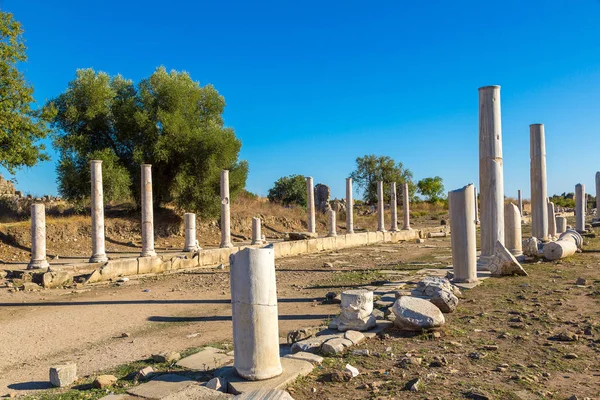 Ruïnes van de oude stad in side, Turkije — Stockfoto