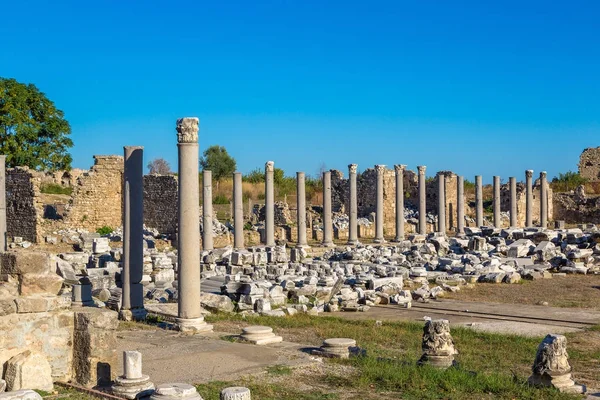 Ruínas da cidade antiga em Side, Turquia — Fotografia de Stock