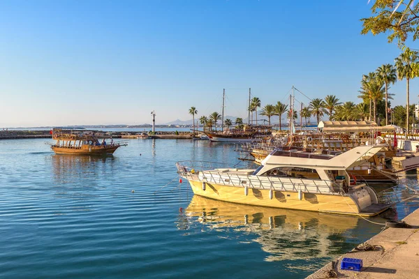 Resort mediterrânico em Side, Turquia — Fotografia de Stock