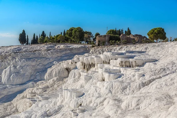 Piscinas e terraços em Pamukkale — Fotografia de Stock