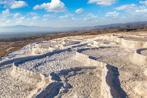 Travertine pools and terraces in Pamukkale — Stock Photo, Image