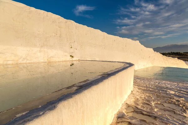 Piscinas e terraços em Pamukkale — Fotografia de Stock