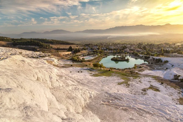 Piscinas y terrazas travertinas en Pamukkale —  Fotos de Stock