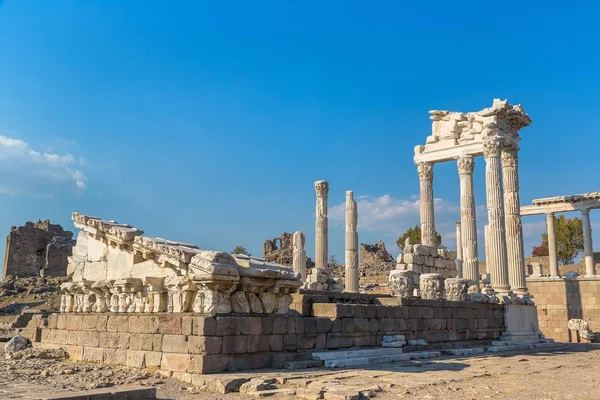 Храм Траяна в Пергаме, Турция — стоковое фото