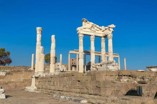 Tempio di Traiano a Pergamo, Turchia — Foto Stock
