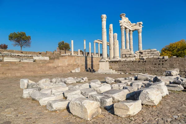 Tapınak Trajan Pergamon, Türkiye'de — Stok fotoğraf