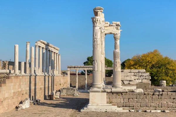 Tempel van Trajanus in Pergamon, Turkije — Stockfoto