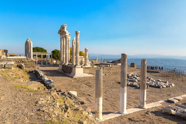 Tempel van Trajanus in Pergamon, Turkije — Stockfoto