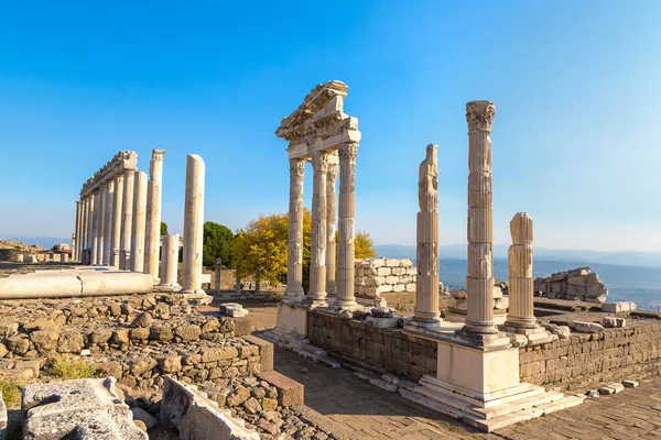 Traianus Temple, Pergamon, Törökország — Stock Fotó