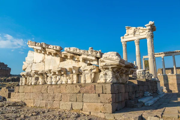 Traianus Temple, Pergamon, Törökország — Stock Fotó