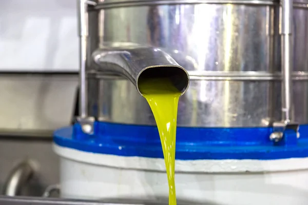 Fábrica de aceite de oliva en Bergama, Turquía — Foto de Stock
