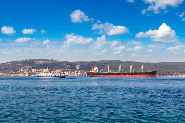 Container ship in Dardanelles strait, Turkey — Stock Photo, Image