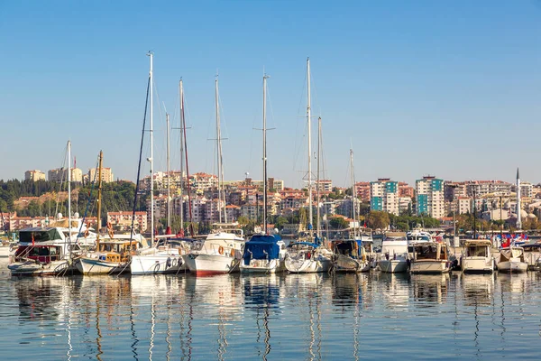 Uitzicht op de haven in Canakkale, Turkije. — Stockfoto