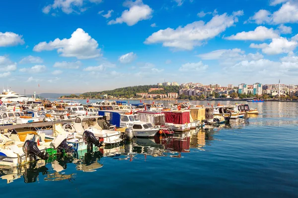 Uitzicht op de haven in Canakkale, Turkije. — Stockfoto