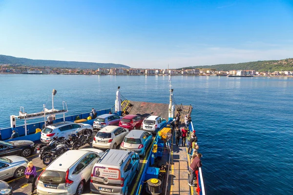 Ferry in de Dardanellen-zeestraat, Turkije — Stockfoto