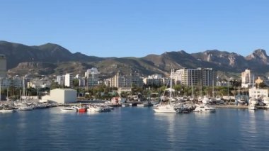 Girne, Kuzey Kıbrıs'ta limanda
