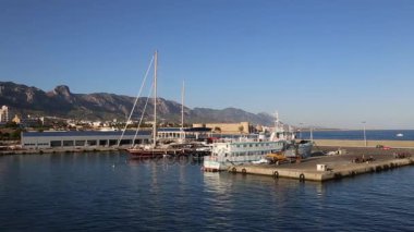 Girne, Kuzey Kıbrıs'ta limanda