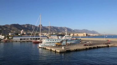 Girne, Kuzey Kıbrıs'ta limanda
