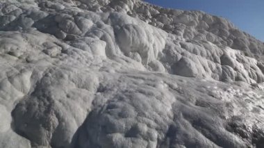 Pamukkale 'deki travertin havuzları ve terasları, hindi