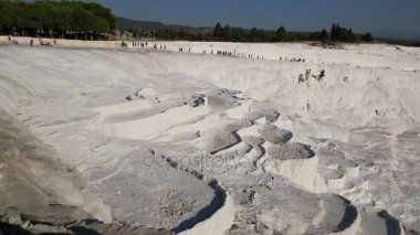 Pamukkale 'deki travertin havuzları ve terasları, hindi