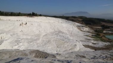 Pamukkale 'deki travertin havuzları ve terasları, hindi