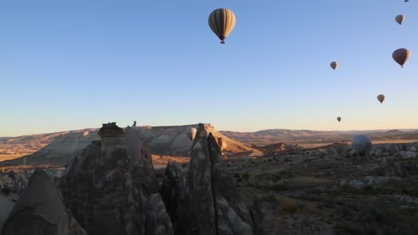 Гарячим повітрям повітряних кулях польоту в Каппадокії — стокове відео