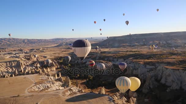 Forró levegő léggömb repülés Cappadocia — Stock videók