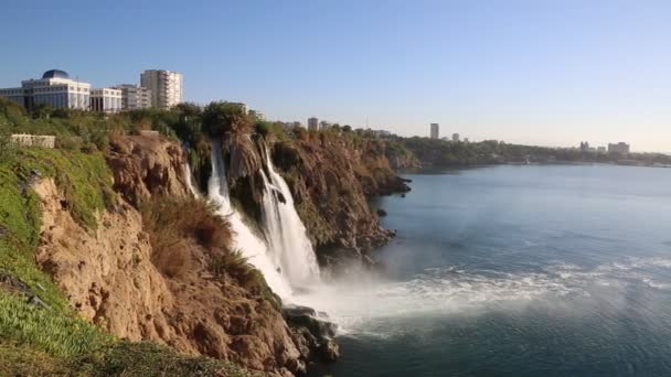 Türkiye 'nin Antalya kentinde Duden şelalesi — Stok video