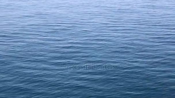 Surface bleue de la mer  