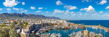 Girne (Girne), Kuzey Kıbrıs'ta limanda