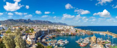 Girne (Girne), Kuzey Kıbrıs'ta limanda