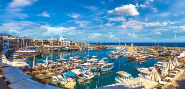 Girne (Girne), Kuzey Kıbrıs'ta limanda