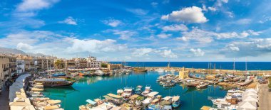 Girne (Girne), Kuzey Kıbrıs'ta limanda