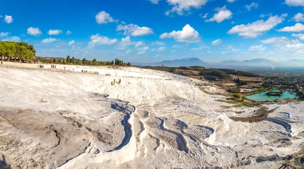 Piscinas y terrazas de travertino en pamukkale, pavo — Foto de Stock