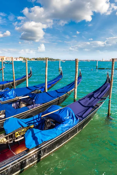 Venedik, İtalya 'da Gondollar — Stok fotoğraf