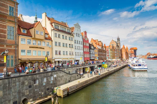 Cityscape on the Vistula River in Gdansk — Stock Photo, Image