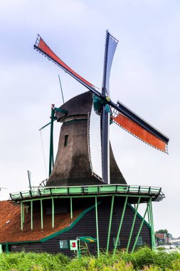 Hollanda'da Rüzgar değirmeni